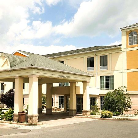 Comfort Inn & Suites Маунт Поконо Екстериор снимка