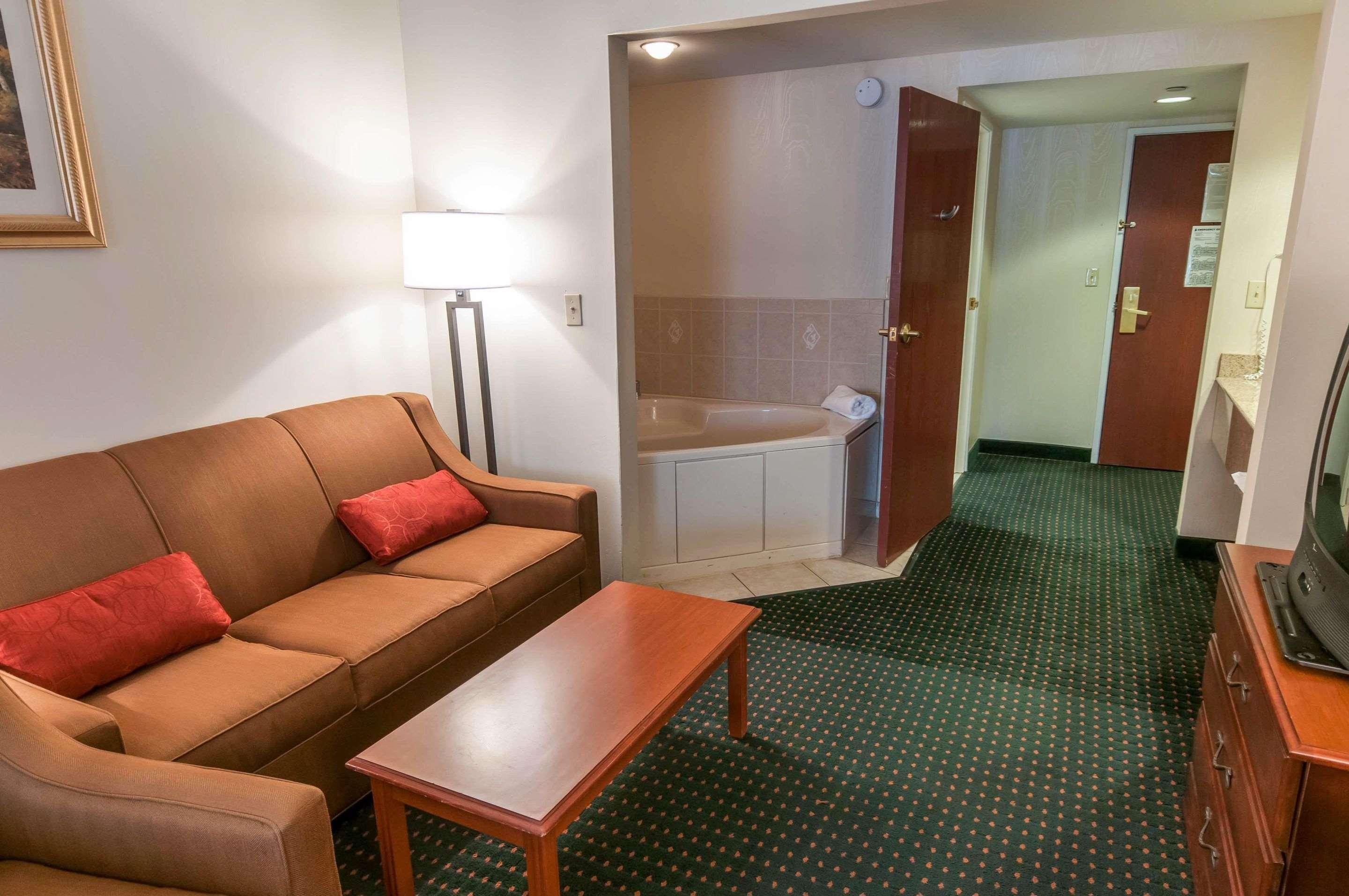 Comfort Inn & Suites Маунт Поконо Екстериор снимка
