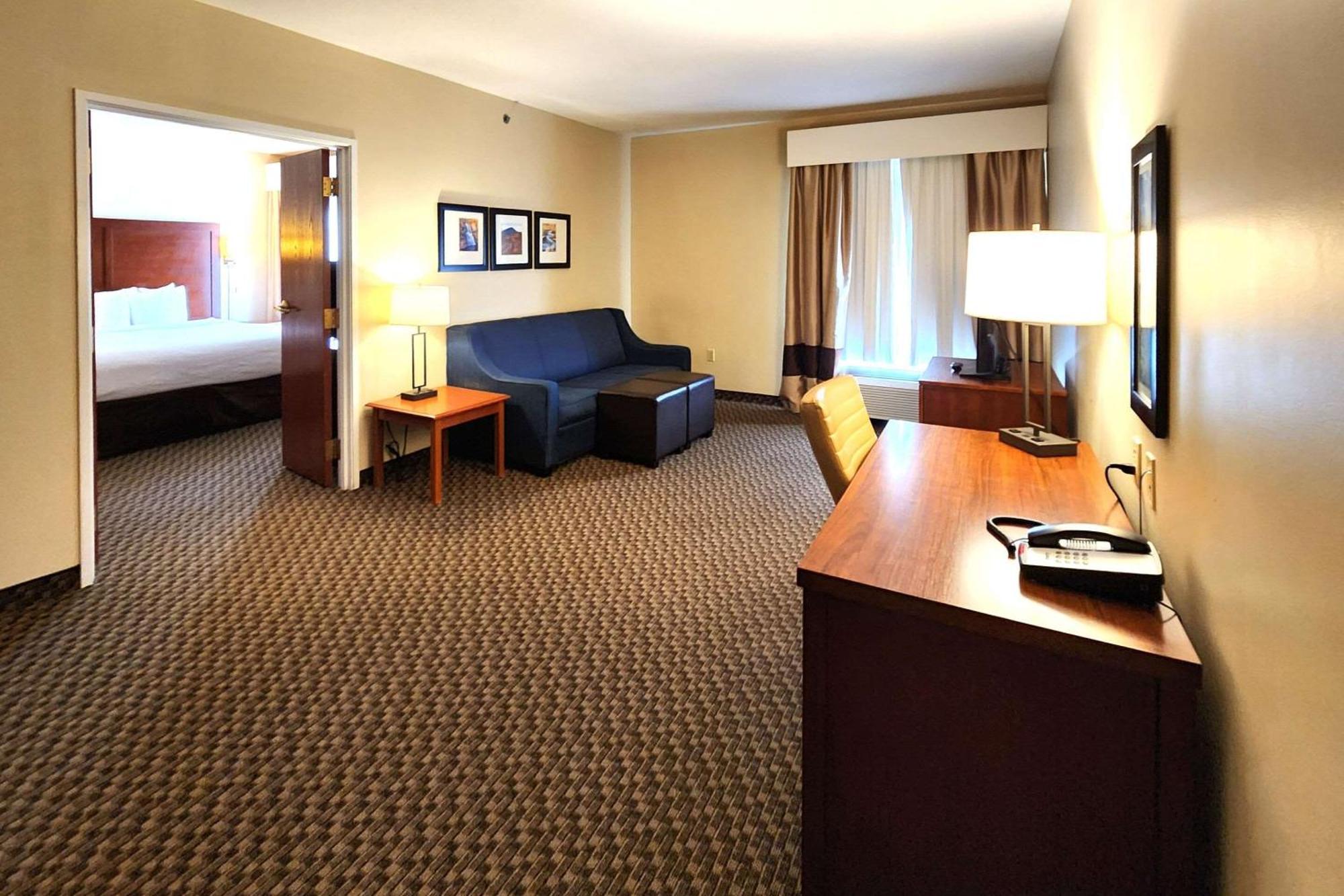 Comfort Inn & Suites Маунт Поконо Екстериор снимка