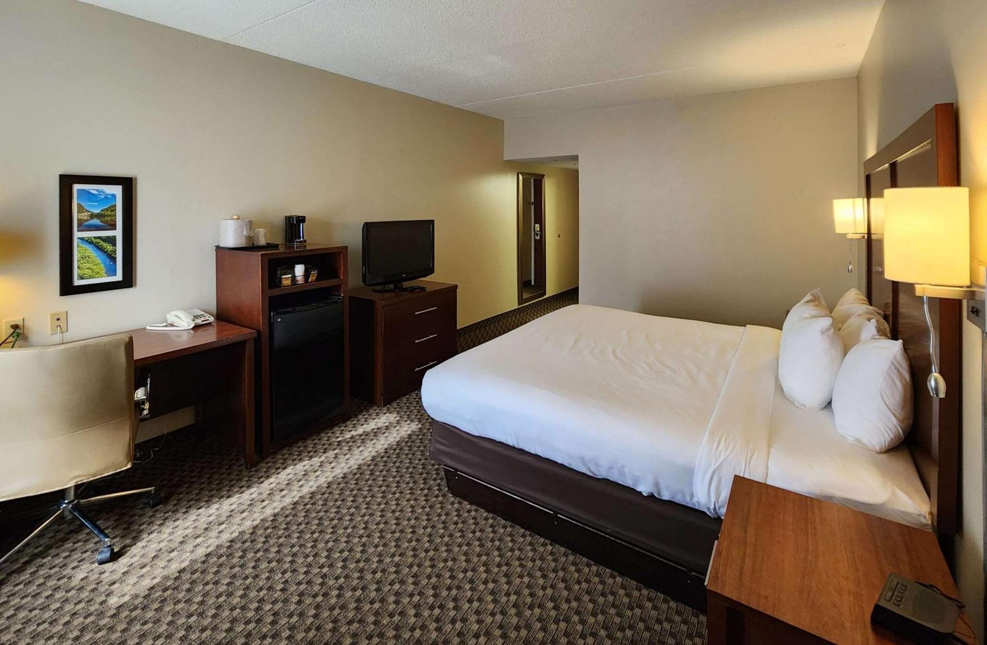 Comfort Inn & Suites Маунт Поконо Екстериор снимка