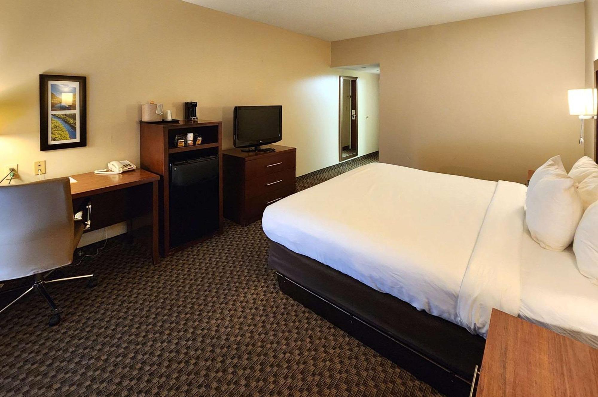 Comfort Inn & Suites Маунт Поконо Екстериор снимка