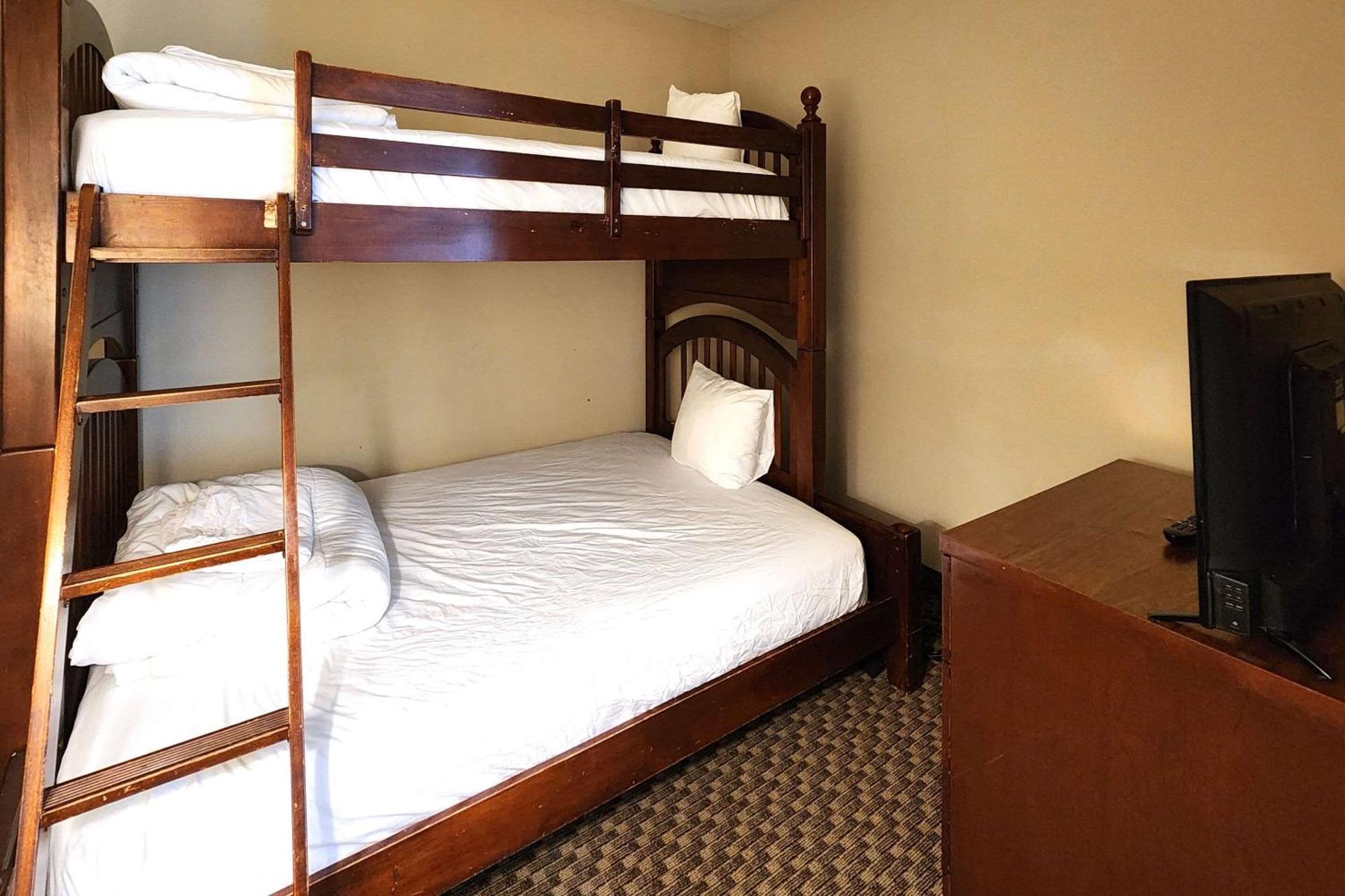Comfort Inn & Suites Маунт Поконо Екстериор снимка
